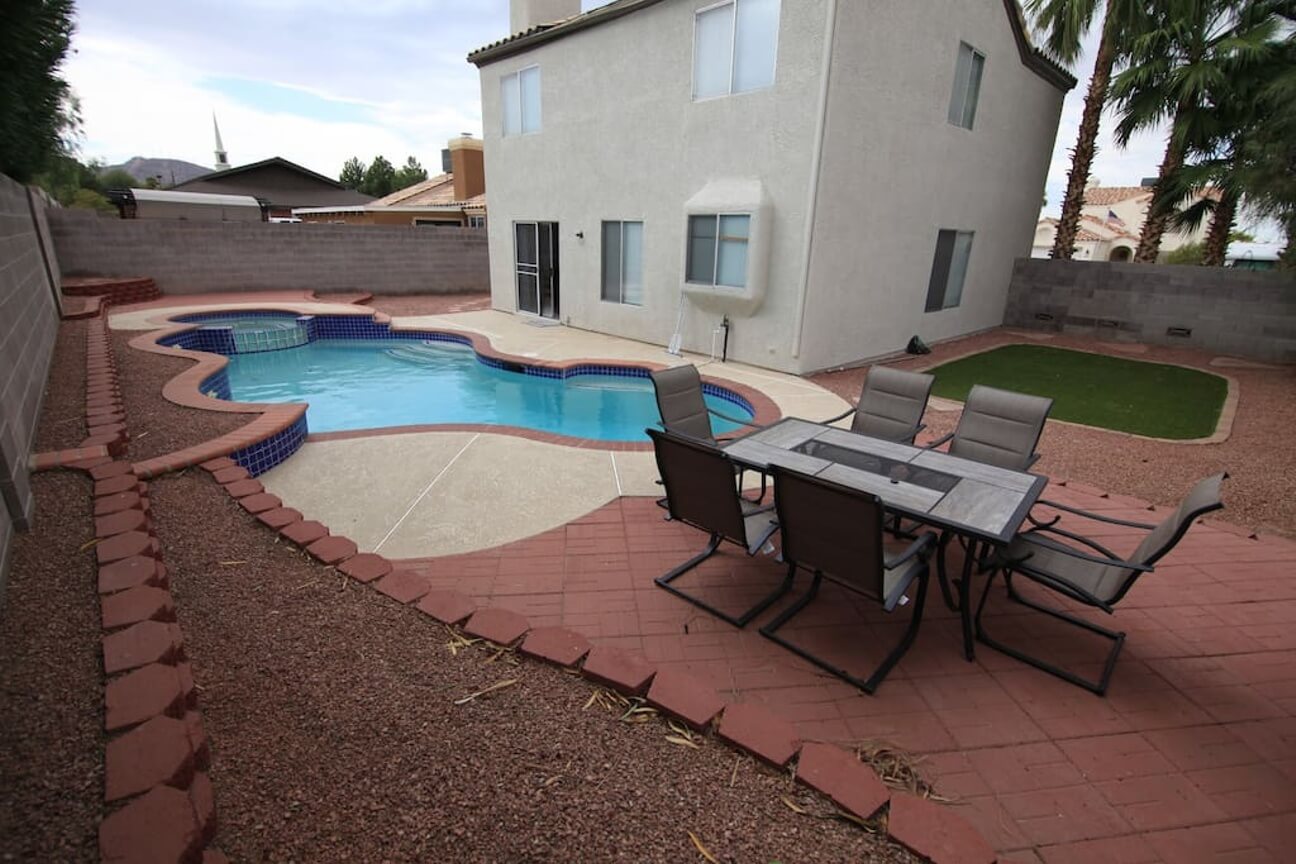 35% off special - Splendid House W/ Pool