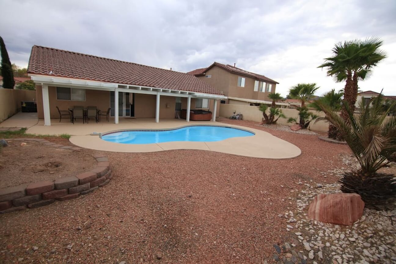 35% off special - Relaxing 4 Bedroom House