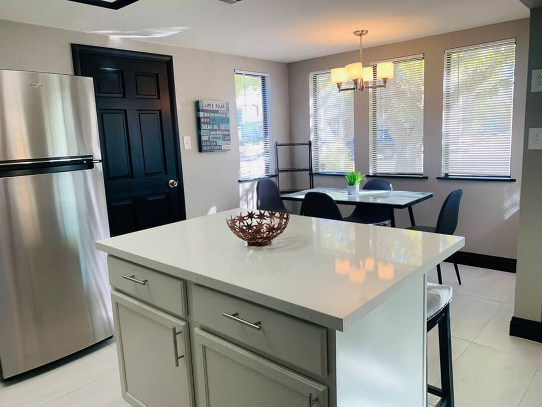 Heavenly 4 bedroom, walk to shopping & downtown!!
